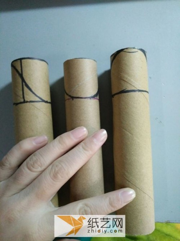 Desktop storage tool Tutorial on turning waste paper tubes into treasures and making them into practical pen holders