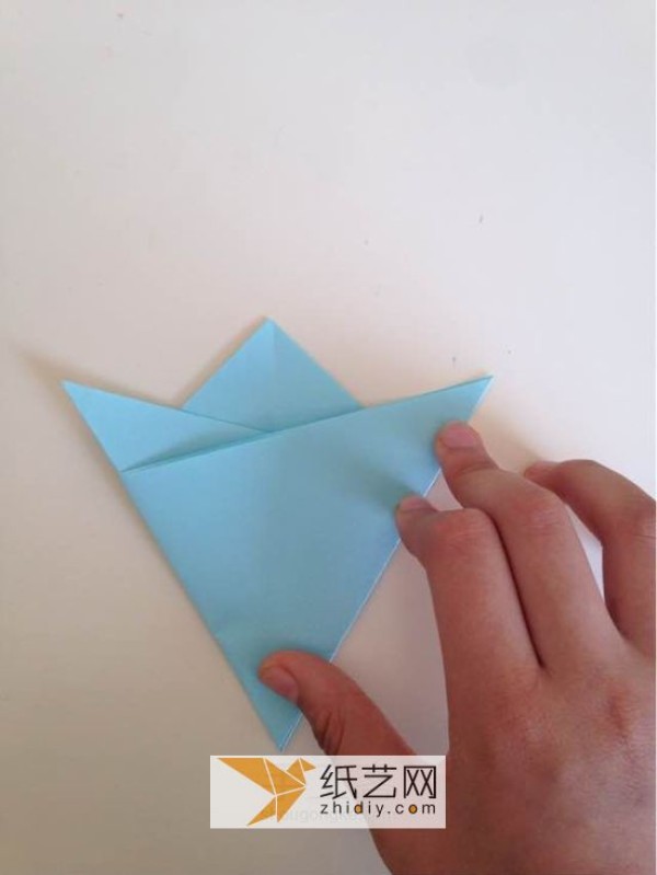 Teach you step by step how to make Frozen magic snowflake paper cutting