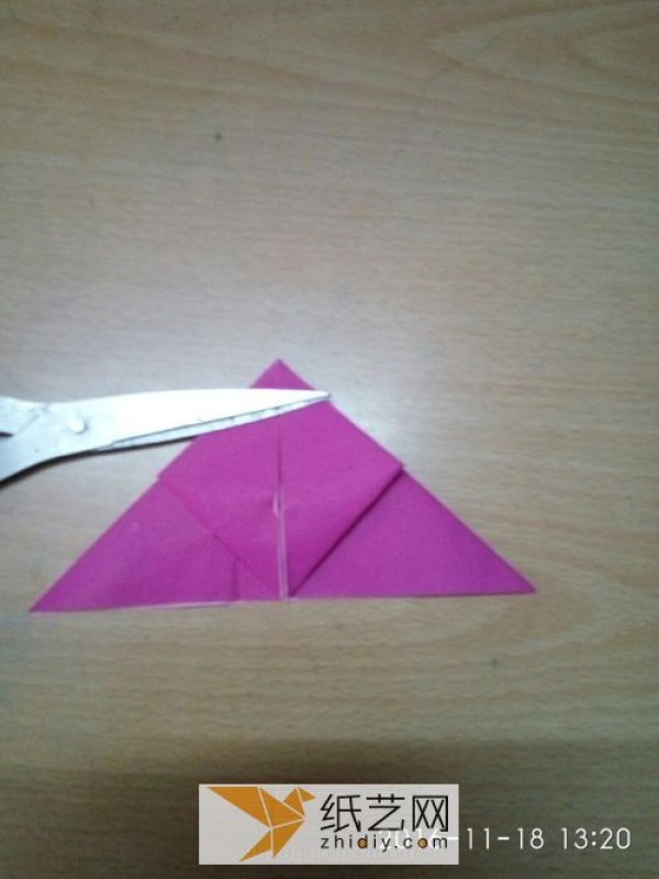 How to make a three-dimensional origami butterfly. Teach you step by step how to fold a three-dimensional origami butterfly.