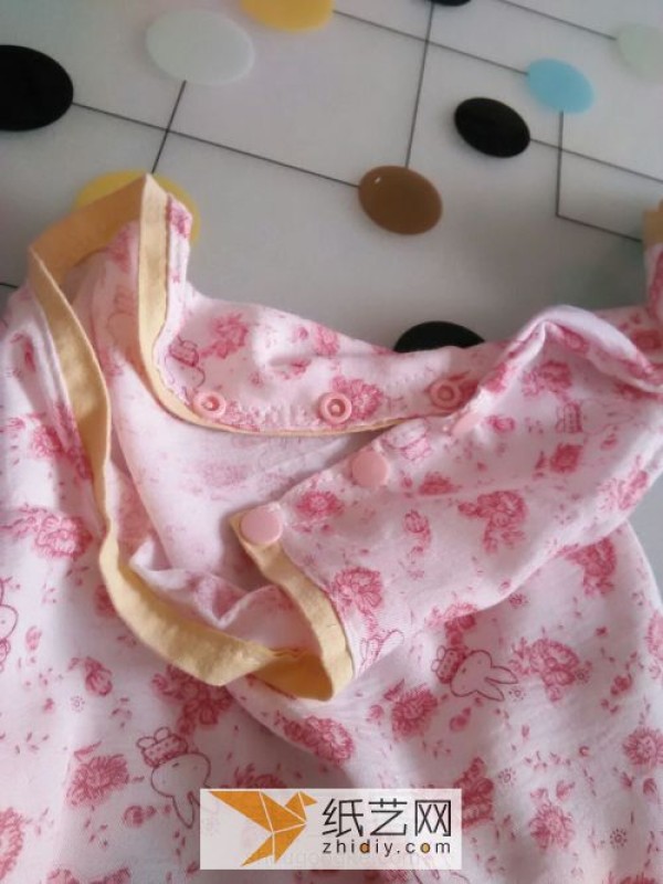 Make an autumn coat for your baby with your own hands. A simple tutorial on making hand-made clothes with fabric art.