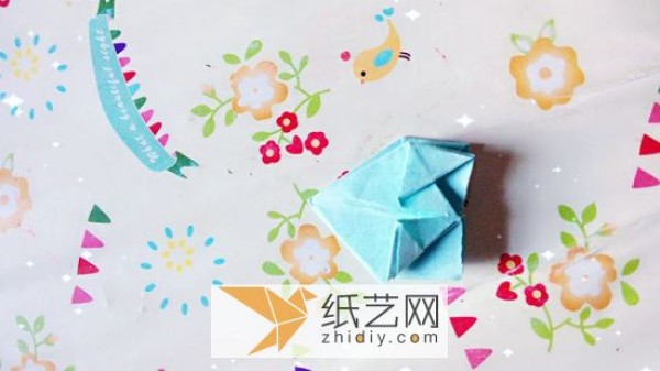 How to make a Valentines Day origami five-pointed star storage box. How to fold a creative origami box.