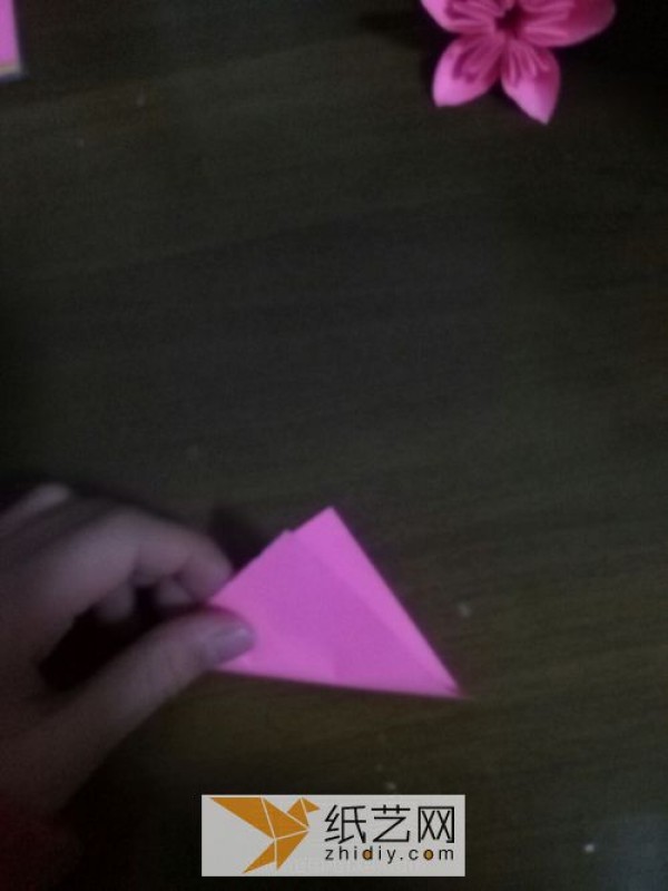 A simple and classic way to make origami cherry blossoms, a small decoration for Mother’s Day gifts