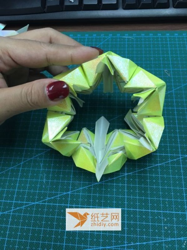 A step-by-step tutorial on how to make origami holiday lanterns