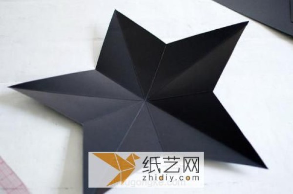 Tutorial on making three-dimensional five-pointed star lanterns for the New Year. DIY paper-carved five-pointed star lanterns.