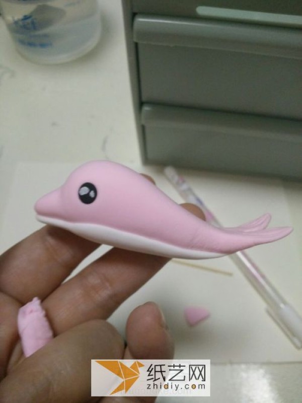 Tutorial on making handmade clay dolphins Cartoon small animals are made from clay