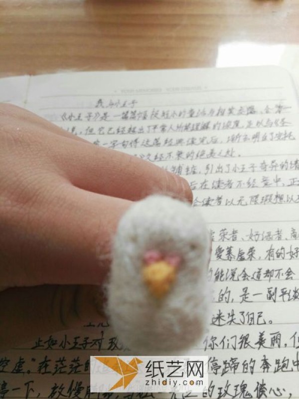 Tutorial on how to make a small and cute wool felt poke parrot