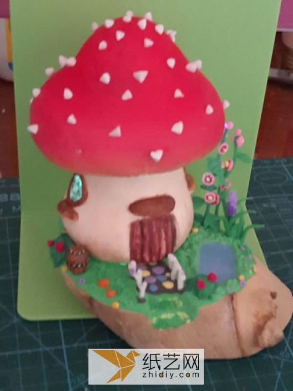 Tutorial for making a small mushroom house from fairy tales with ultra-light clay. A birthday gift for a friend.