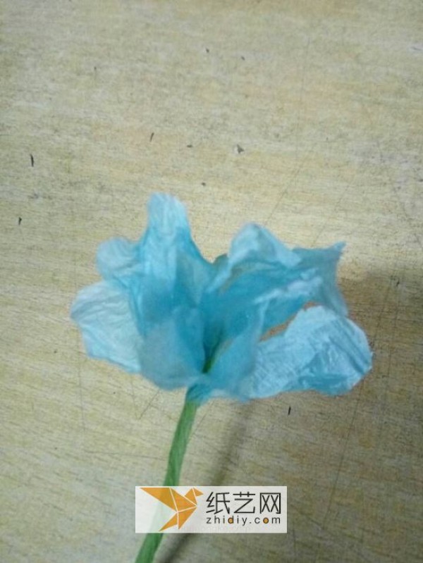 Hyacinth handmade paper flower illustrated tutorial using crepe paper to make beautiful paper flowers