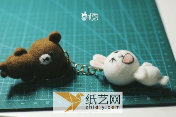 Tutorial on how to make wool felt Brown Bear and Coni Rabbit