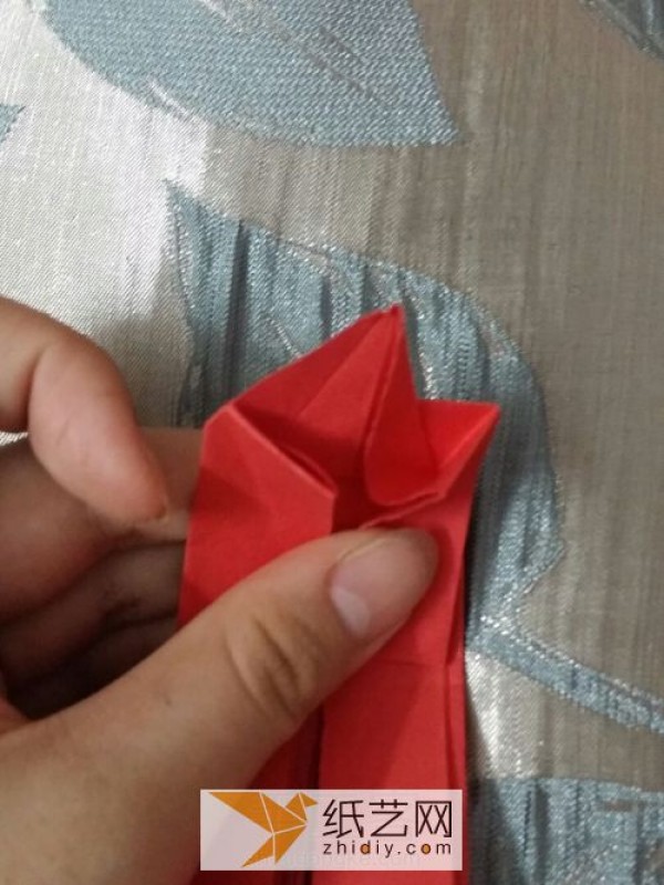 Actual pictures teach you step by step how to make origami devil heart Valentines Day gift handmade tutorial