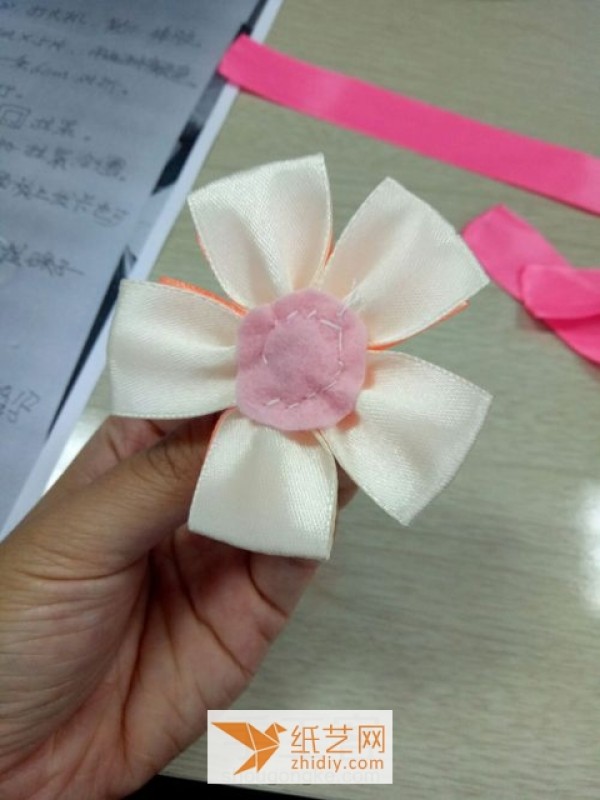 How to make a beautiful and simple ribbon flower Mother’s Day gift