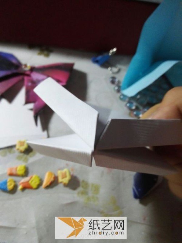 Beautiful origami bow to decorate Teachers Day greeting card