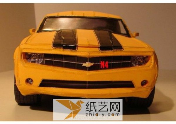 The making process of the cool Bumblebee sports car paper model