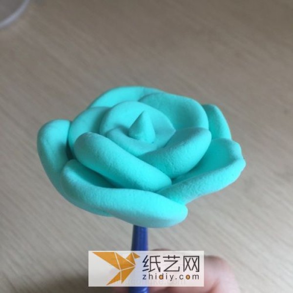 Childrens handmade roses made of ultra-light clay can be decorated as Mid-Autumn Festival gifts