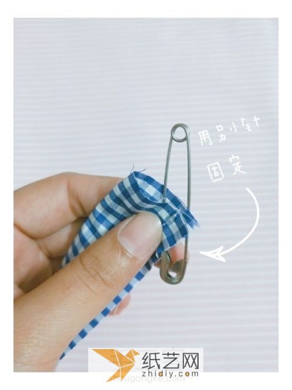 Just make whatever you like and DIY your own fabric hair tie as a Children’s Day gift