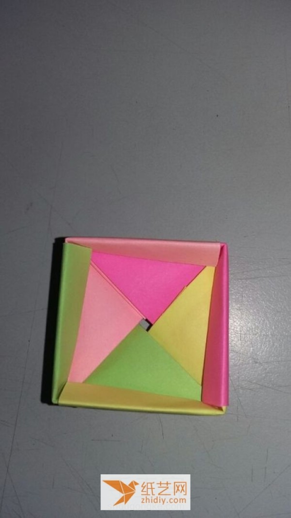 Tutorial on how to make a four-color origami gift box with a lid. It’s a great gift box for Teacher’s Day.