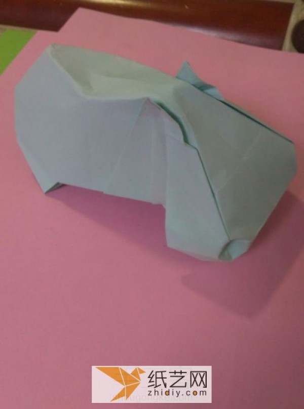 A complete illustrated tutorial on hippo origami. Teach you step by step how to make a three-dimensional origami animal.