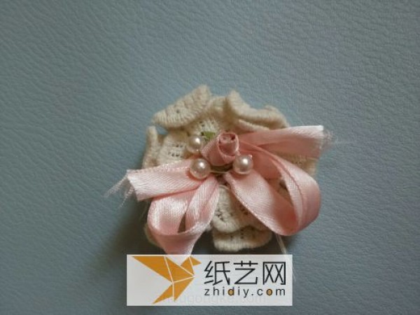 Turn waste into treasure for Chinese Valentine’s Day and make a rose brooch for yourself