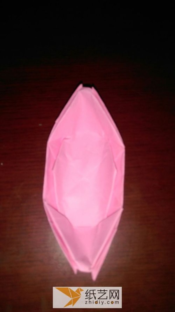 Boat origami illustrated tutorial teaches you how to fold a three-dimensional fishing boat