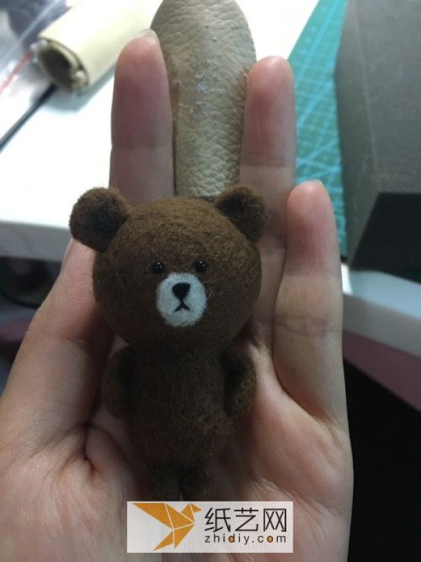 Tutorial on how to make wool felt Brown Bear and Coni Rabbit