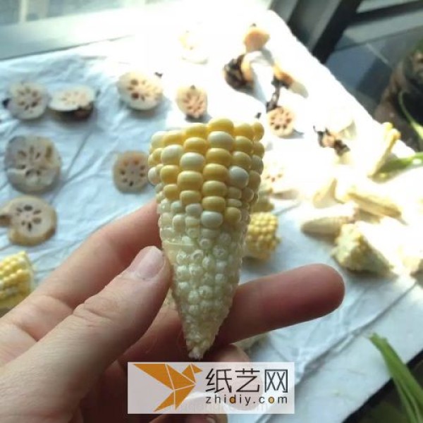 Tutorial for children to turn waste into treasure and make corn cobs into corn dolls