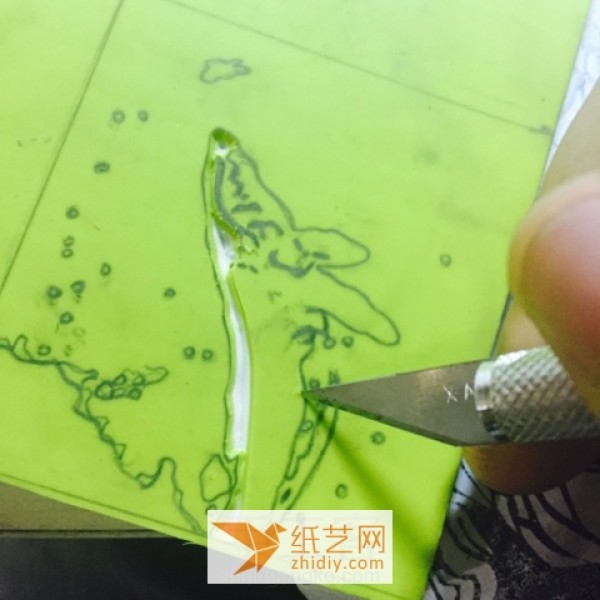 Tutorial on how to carve a whale with a rubber stamp