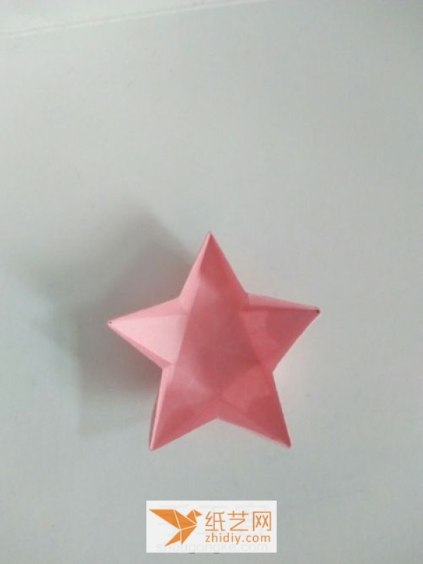 Want this five-pointed star origami box? Let’s watch the tutorial