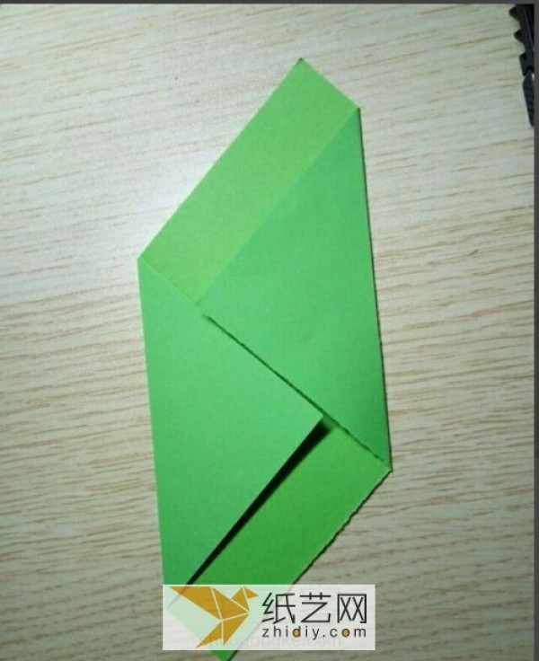 Illustrated tutorial on fancy envelope origami. How to fold letter paper so that it looks nice and interesting.