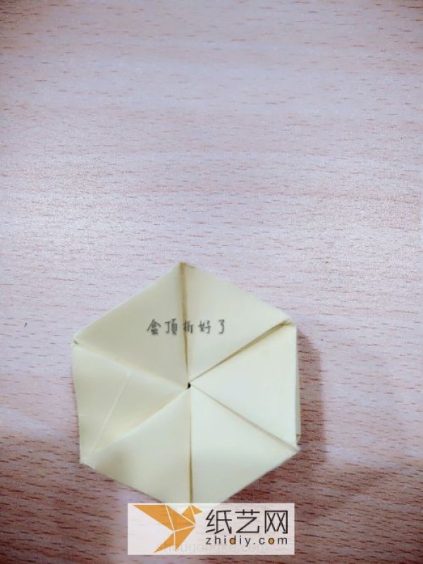 Detailed tutorial on handmade hexagonal origami gift box. Teach you step by step how to DIY gift box.