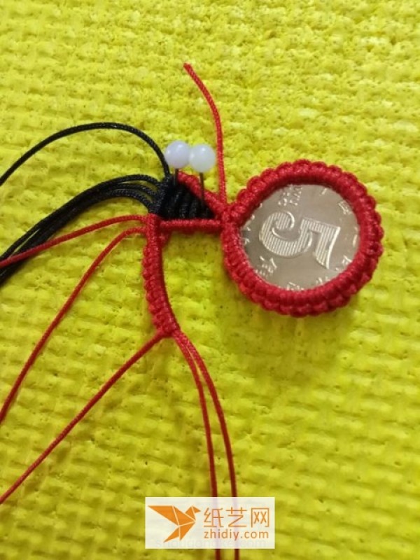 Tutorial on making hand-knitted Ali mobile phone chain as a New Year gift