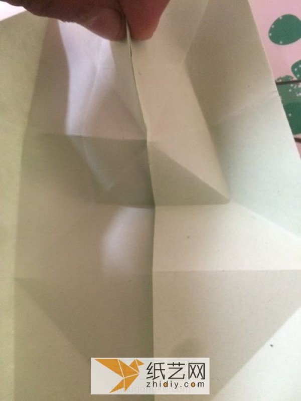 Teach you how to use waste paper to make a mobile phone holder that does not block the screen