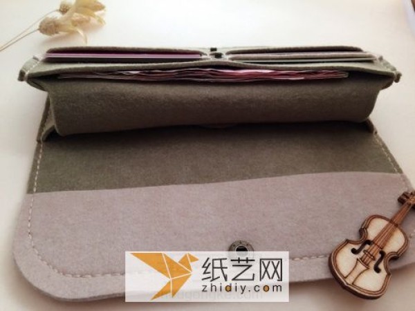 Non-woven long wallet, a safe Valentine’s Day gift