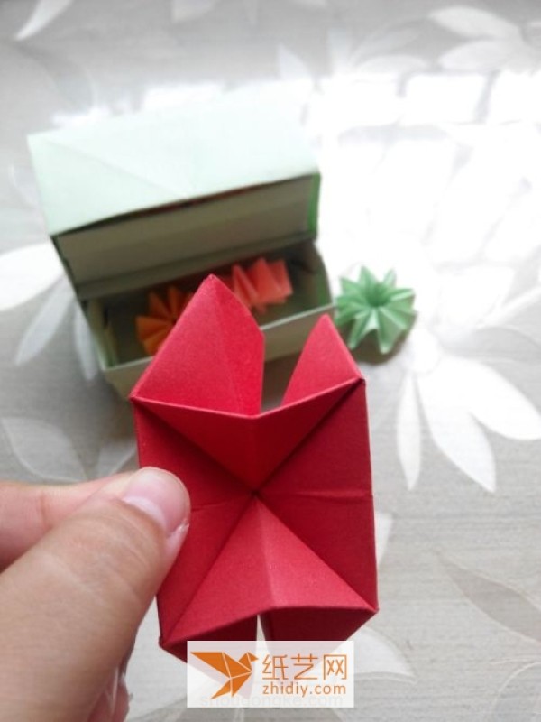 The best solution for Valentine’s Day is this simple origami rose making tutorial.