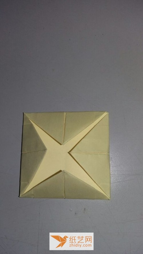 Teach you step by step how to make a four-leaf clover origami box and a Christmas gift wrapping gift box.