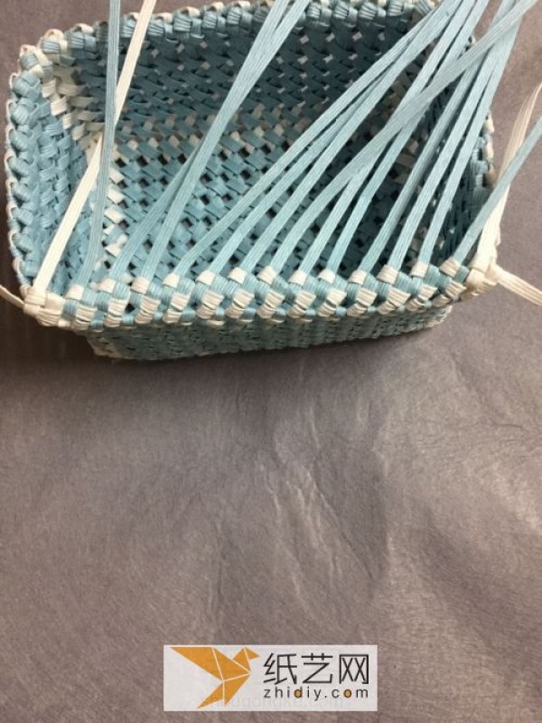 Use the knitting method to make tissue boxes. Illustrated tutorial on hand-knitting a storage box.