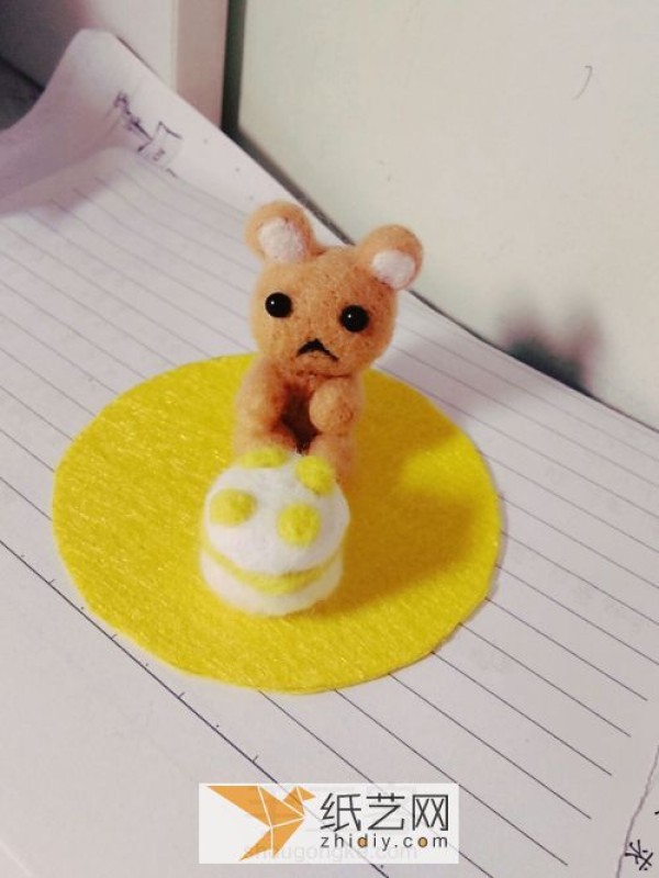 Little bear’s birthday wool felt handicraft made with poke music