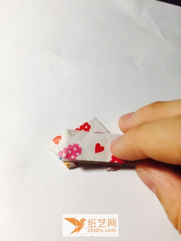 Tutorial on making origami heart hairpins as a surprise for Valentines Day