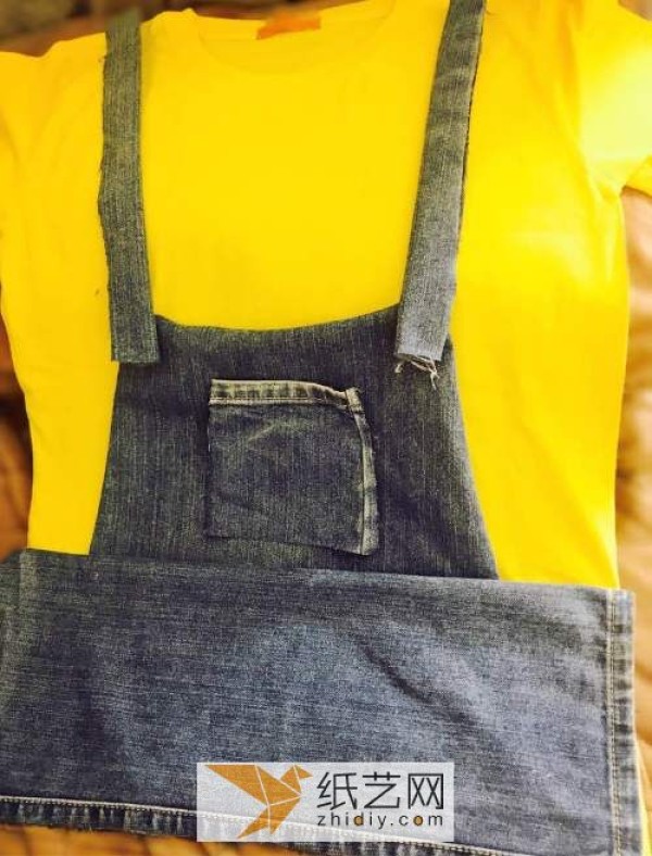 How to make DIY minion clothes by turning old jeans into treasures, a unique Children’s Day gift