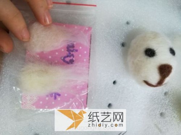 Lamb Christmas gift made of wool felt. The production method is different from ordinary wool felt.