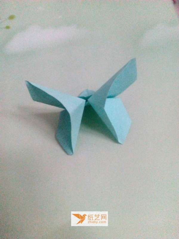 Illustrated tutorial on how to make handmade origami butterflies