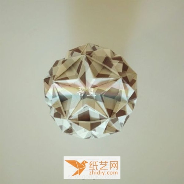 Tutorial on how to make beautiful origami paper ball lanterns, which will come in handy during the Lantern Festival