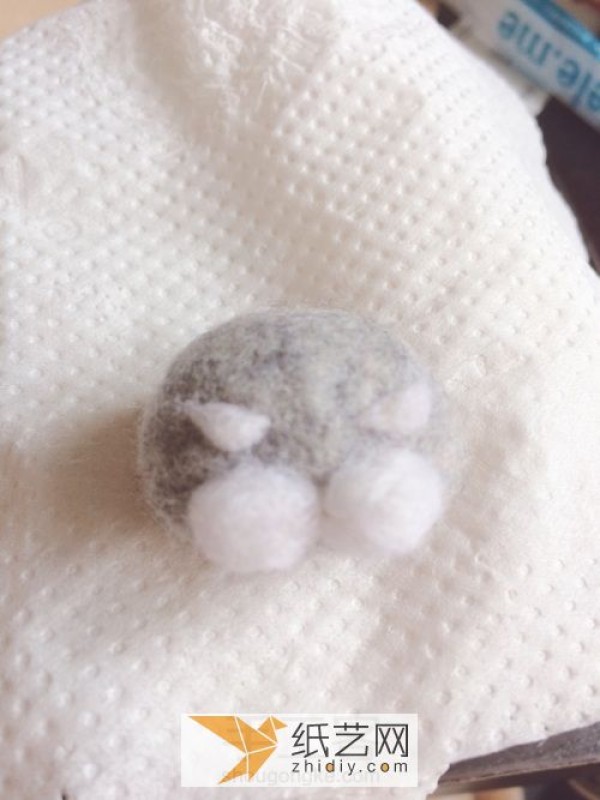 Illustration of the handmade DIY production tutorial of the cute wool felt steamed bun cat doll