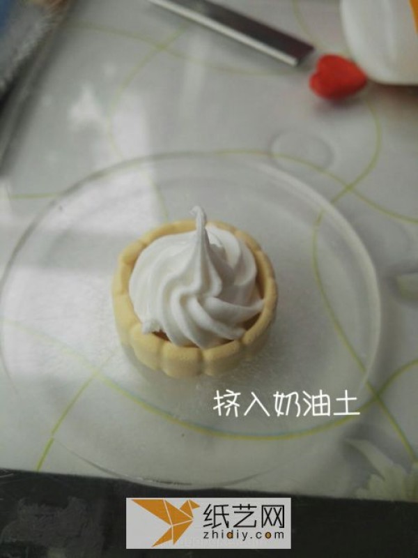 The super delicious fruit tart made with ultra-light clay can be used as a mobile phone chain as a New Year gift.