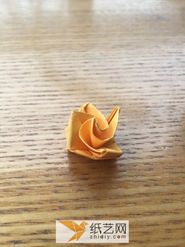 Origami rose tutorial that everyone can learn. Detailed explanation of simple paper rose folding method.