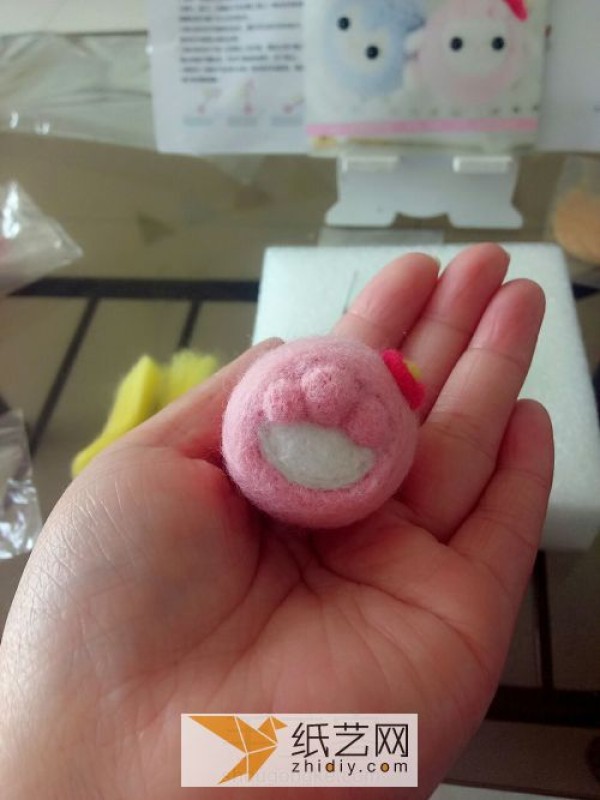 Cute little sheep handmade DIY gift made by Wool Felt Poke Le