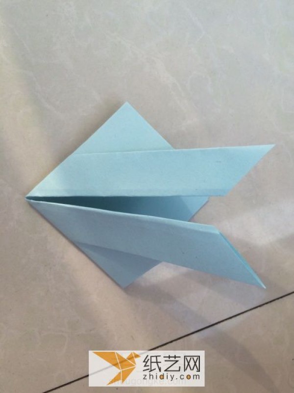 How to fold origami tropical fish for children. Teach you how to make origami fish by hand.