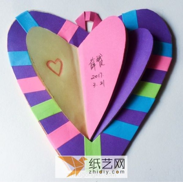 If you want to give your mother a book on Mother’s Day, you can make a heart-shaped bookmark as a Mother’s Day gift (tutorial)