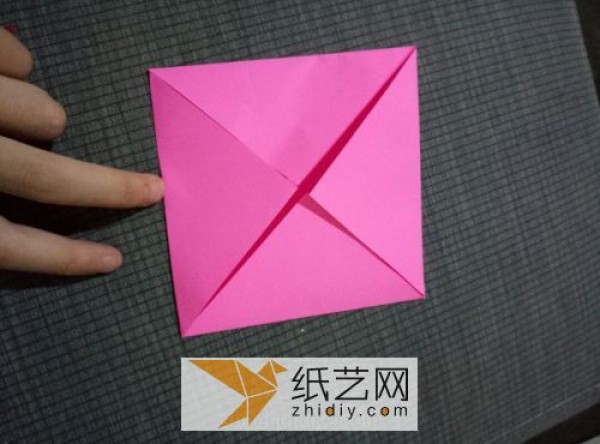 DIY method for making origami hearts for Valentine’s Day