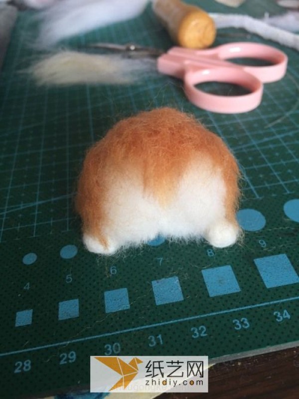 Tutorial on how to make a cute wool felt corgi butt