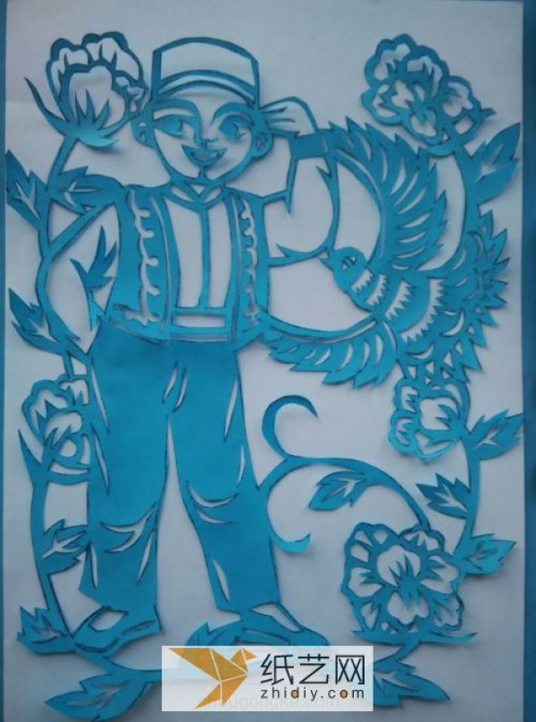 Tutorial on how to make ethnic minority window decorations with folk paper-cutting